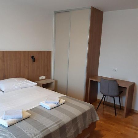 Apartments Mare Malinska Zewnętrze zdjęcie