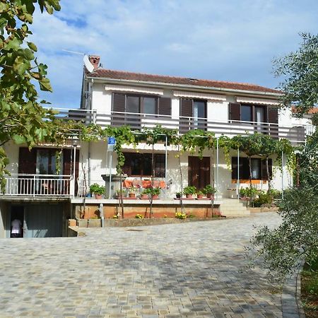 Apartments Mare Malinska Zewnętrze zdjęcie
