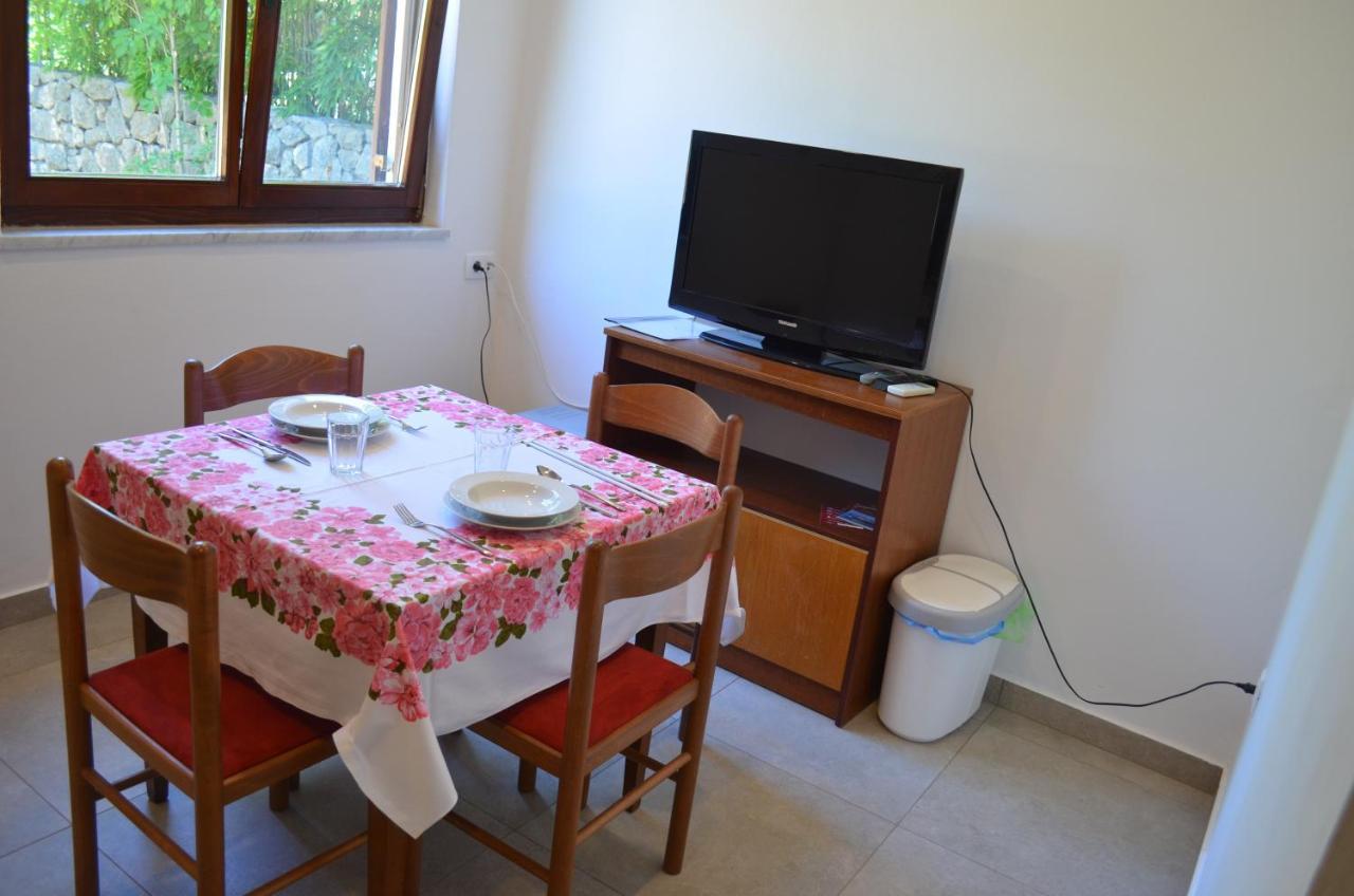 Apartments Mare Malinska Zewnętrze zdjęcie