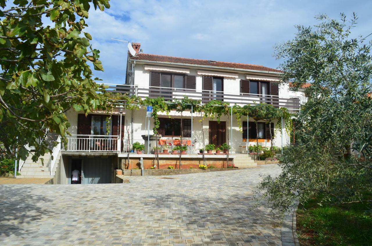 Apartments Mare Malinska Zewnętrze zdjęcie