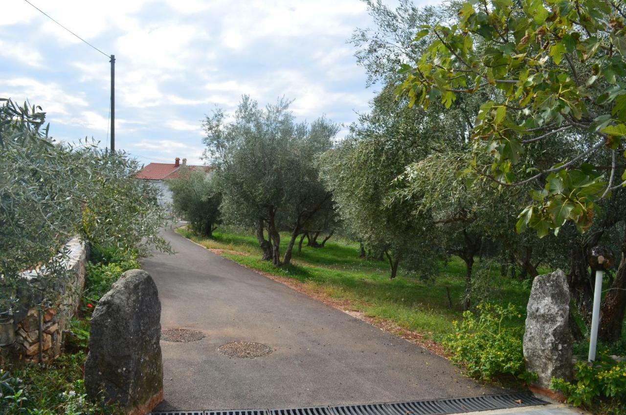 Apartments Mare Malinska Zewnętrze zdjęcie