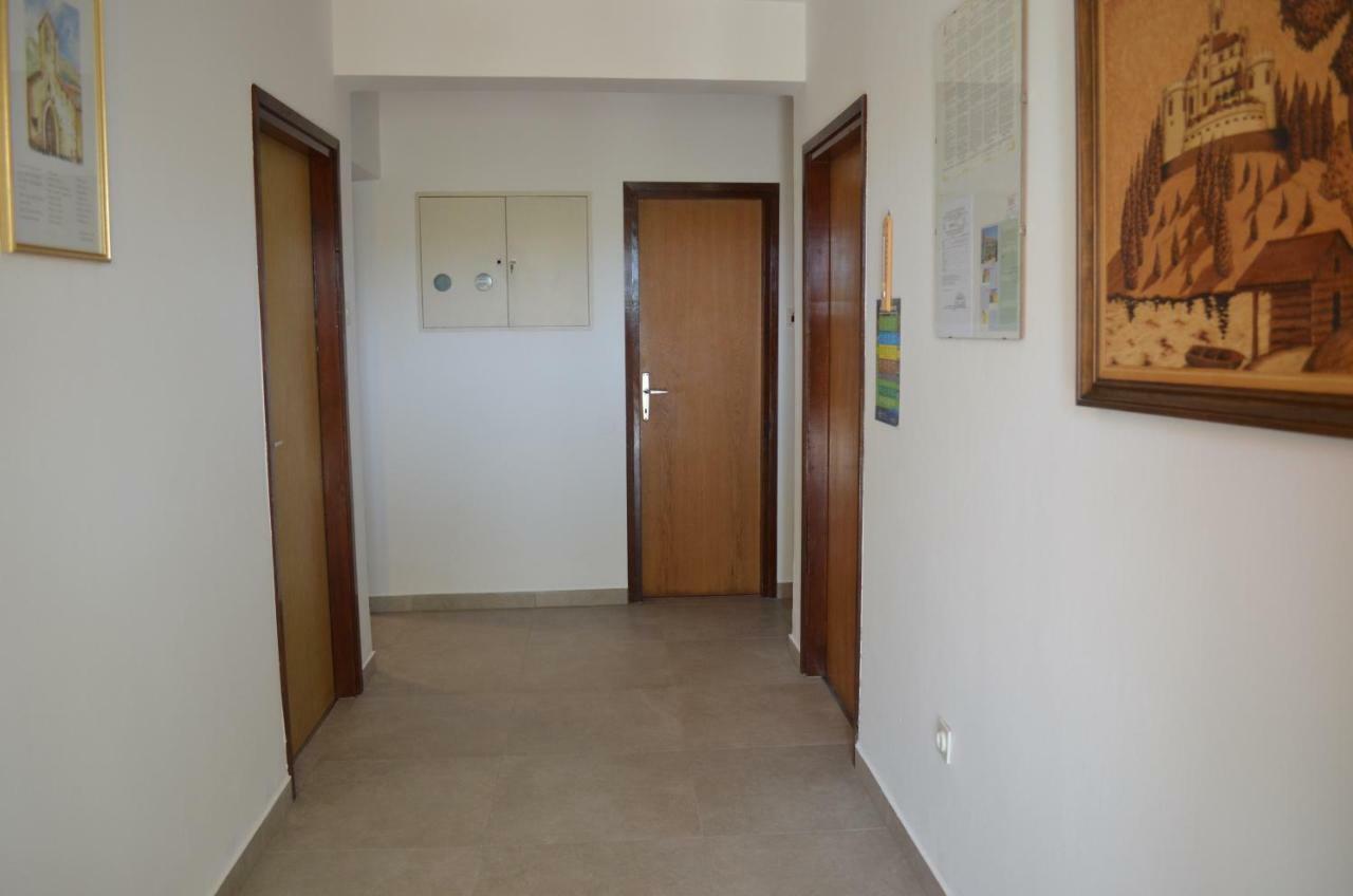 Apartments Mare Malinska Zewnętrze zdjęcie